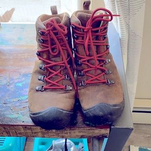 Size 9.5 Keen hiking boots -